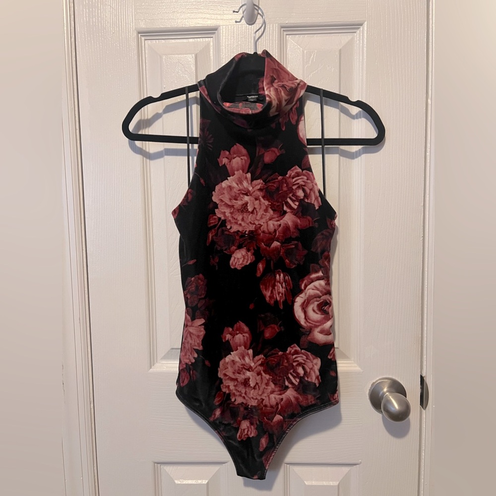 *BRAND NEW*
Never worn